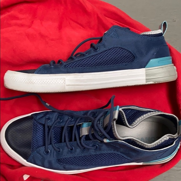 Converse shoes - Picture 1 of 4